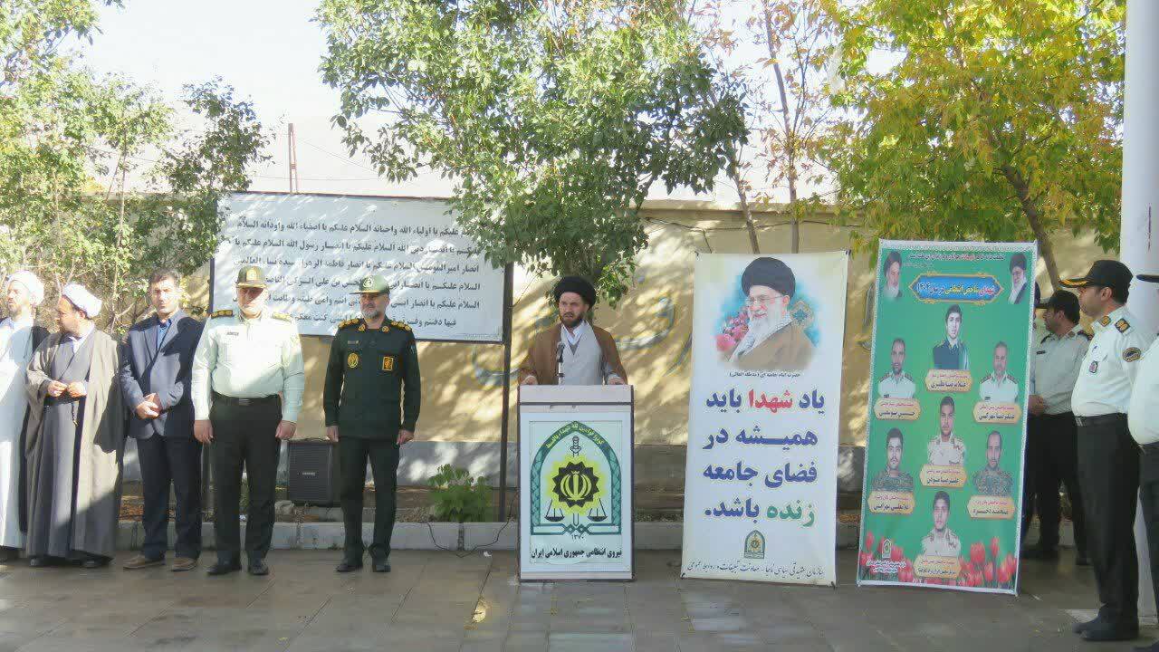 مراسم عطر افشانی گلزار شهدای هریس در هفته نیروی انتظامی