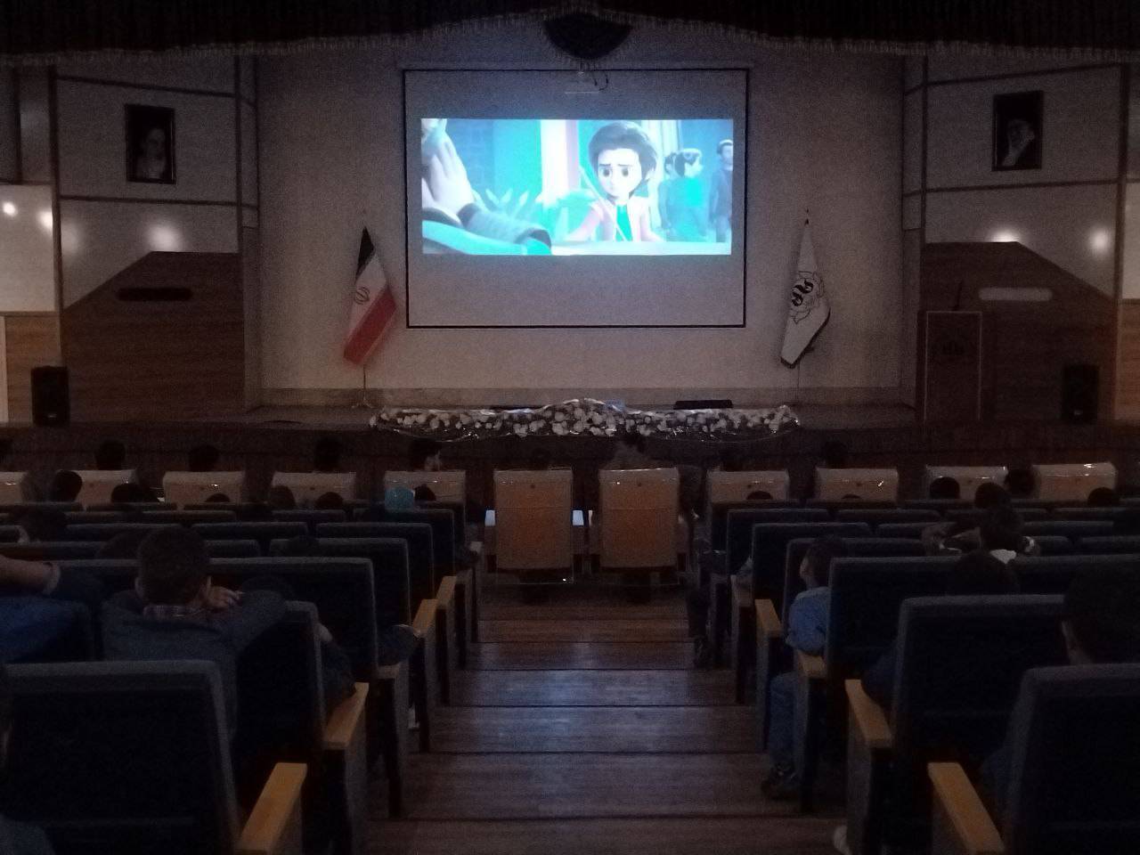 اکران اولین فیلم سینمایی در فرهنگسرای خورشید شهرداری انابد