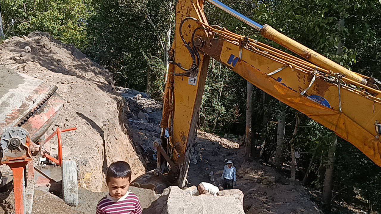 ابراز خرسندی اهالی روستای آوج از تکمیل پروژه دیوار حائل