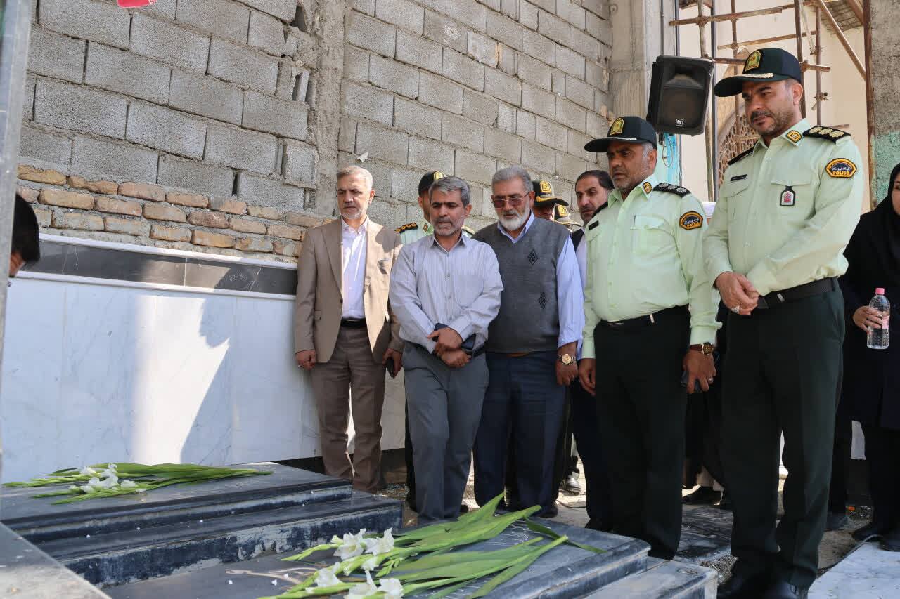عطرافشانی گلزار شهدای شهرستان بهارستان عطرافشانی گلزار شهدای شهرستان بهارستان