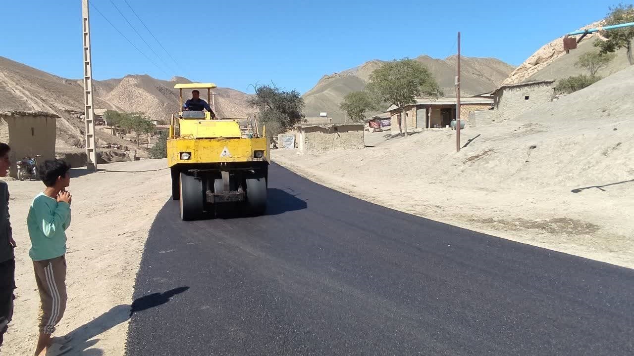 آسفالت ۷ هزار متر مربع از معابر خاکی روستای کرد آباد علی آبادکتول