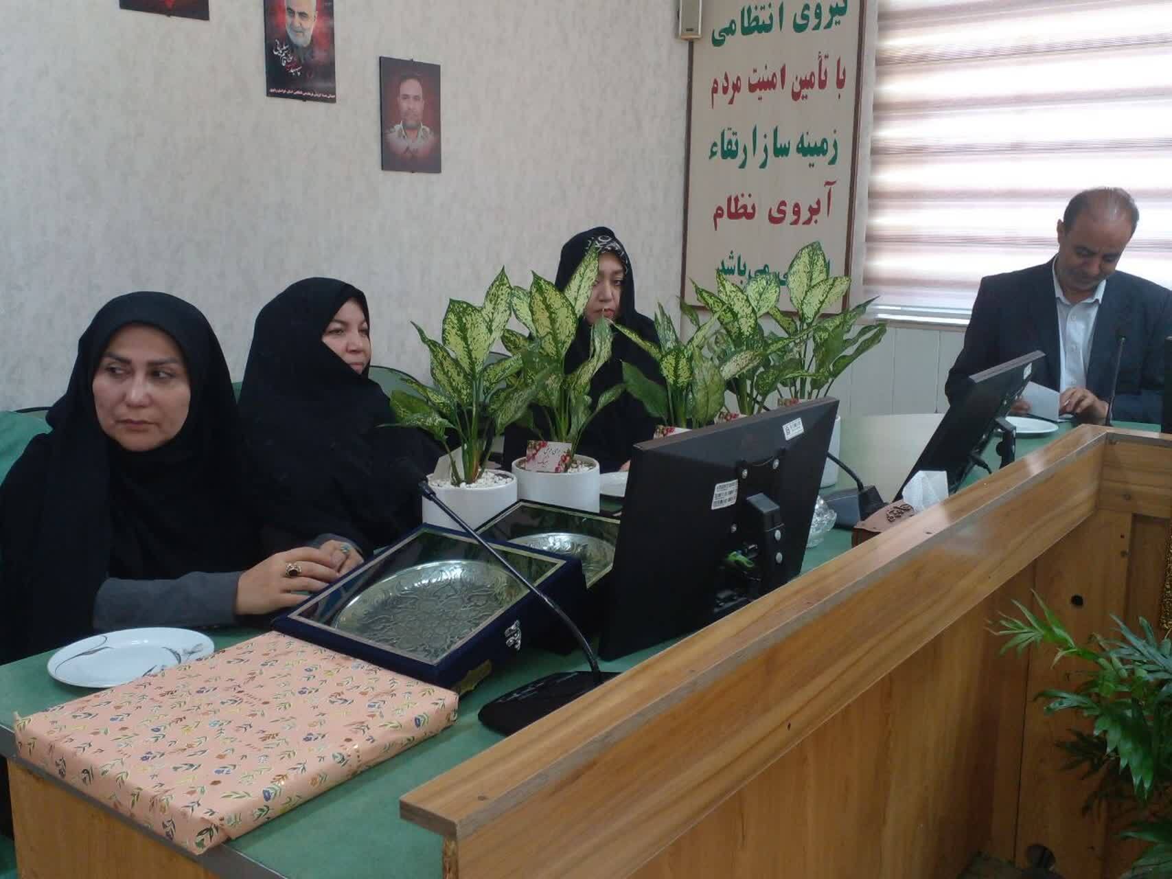 اقدام زیبای تعدادی از فرزندان و کارکنان انتظامی نیشابور در محل فرماندهی نیشابور در هفته فراجا اقدام زیبای تعدادی از فرزندان و کارکنان انتظامی نیشابور در محل فرماندهی نیشابور در هفته فراجا