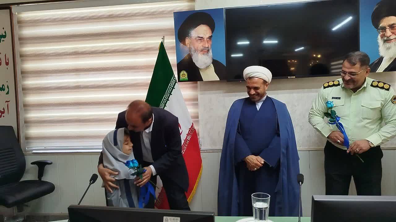 اقدام زیبای تعدادی از فرزندان و کارکنان انتظامی نیشابور در محل فرماندهی نیشابور اقدام زیبای تعدادی از فرزندان و کارکنان انتظامی نیشابور در محل فرماندهی نیشابور