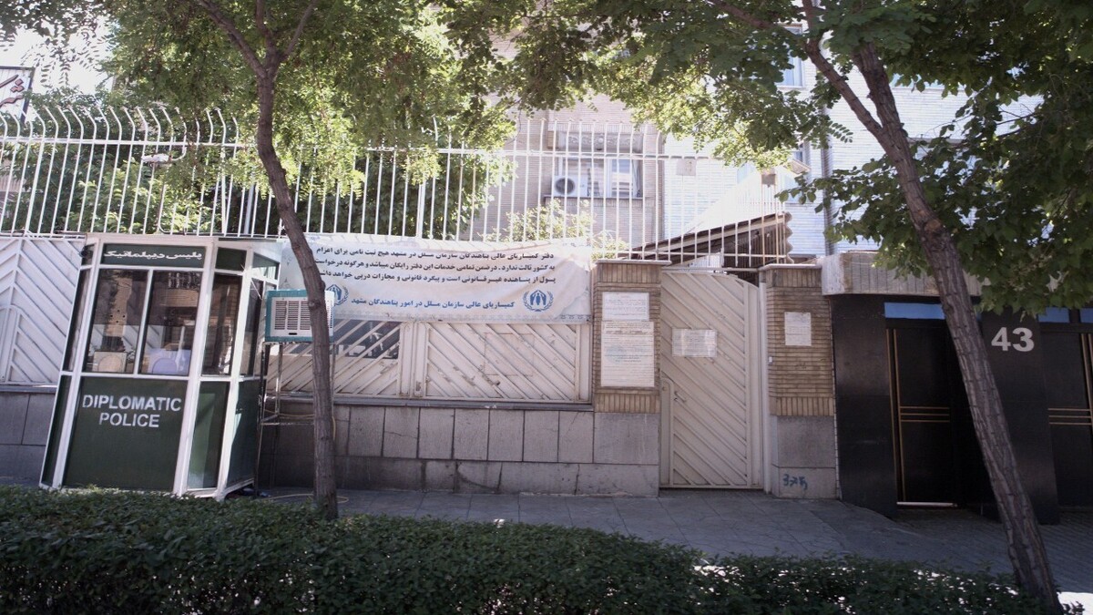 باشگاه خبرنگاران -تجمع صدها افغانستانی در دفتر کمیساریای پناهندگان در مشهد؛ شایعه مهاجرت به کشورهای ثالث تکذیب شد