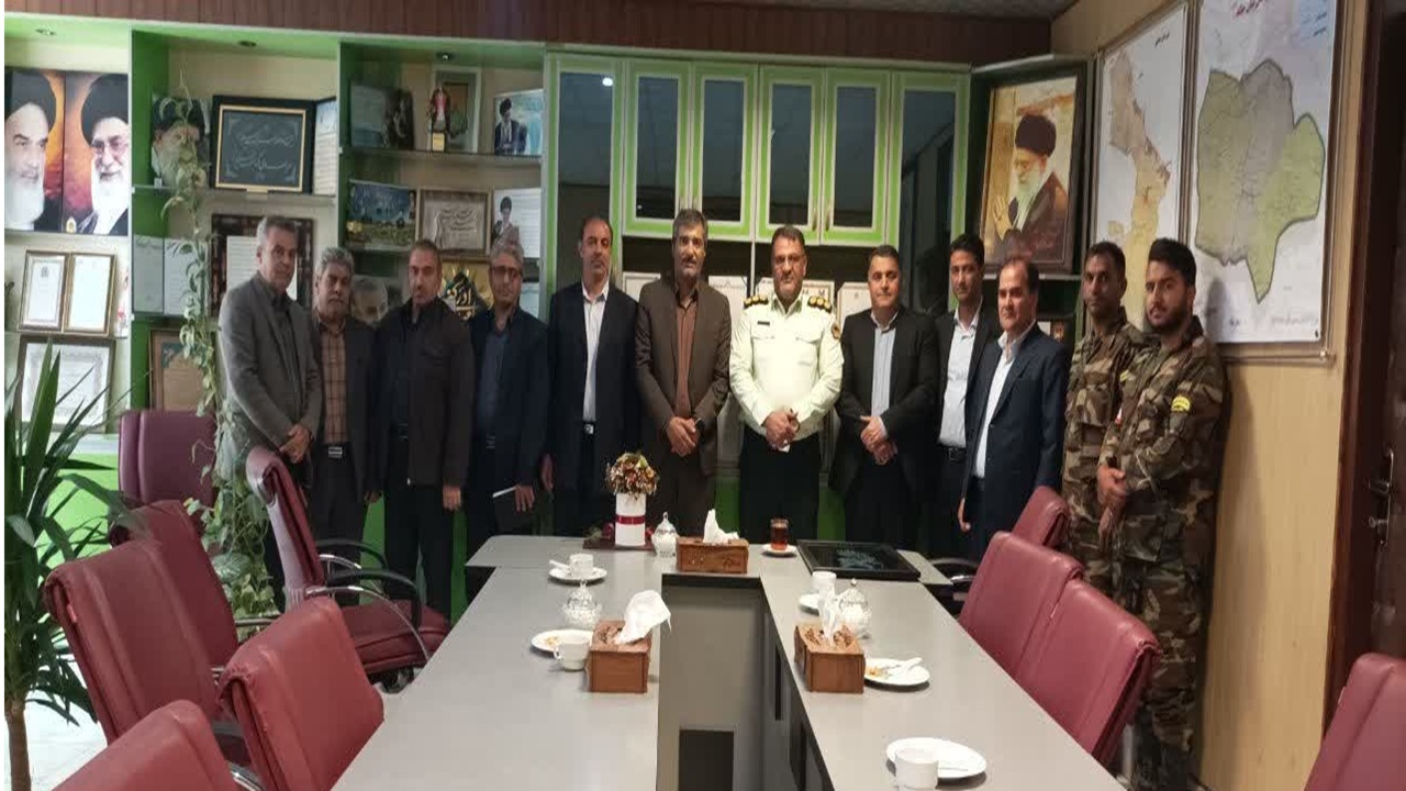 قابی به یادماندنی از حضور معاون سازمان ومدیر جهادکشاورزی نیشابور در ستاد فرماندهی انتظامی شهرستان در هفته فراجا