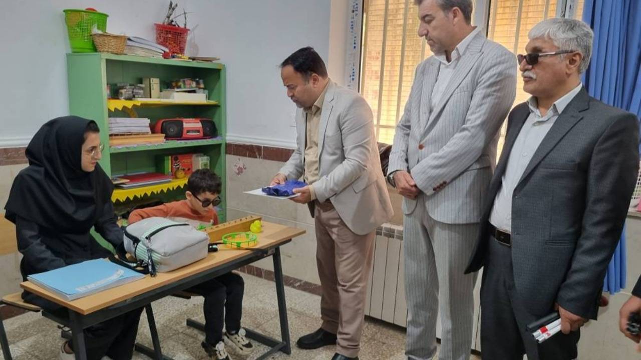 ۱۰۲ دانش آموز نابینا وکم بینا درمدارس کردستان تحصیل می‌کنند
