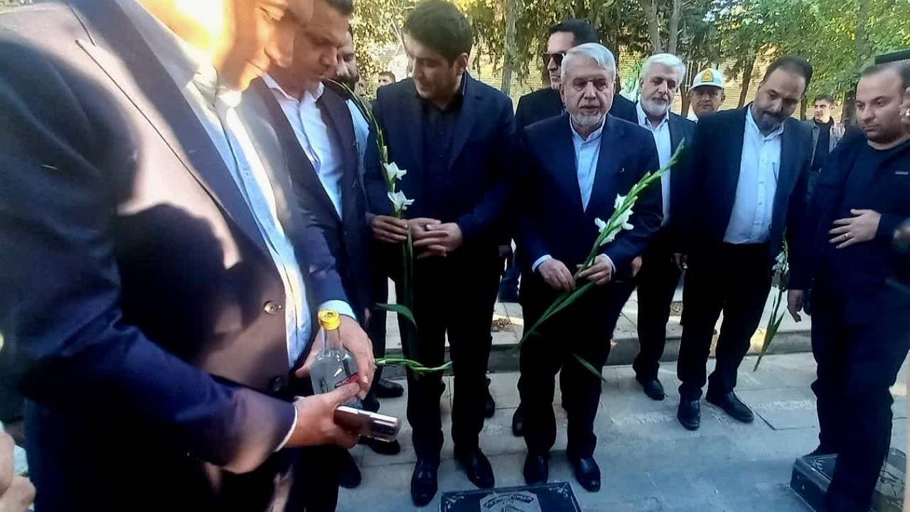 وزیر میراث فرهنگی به مقام شامخ شهدای کردستان ادای احترام کرد