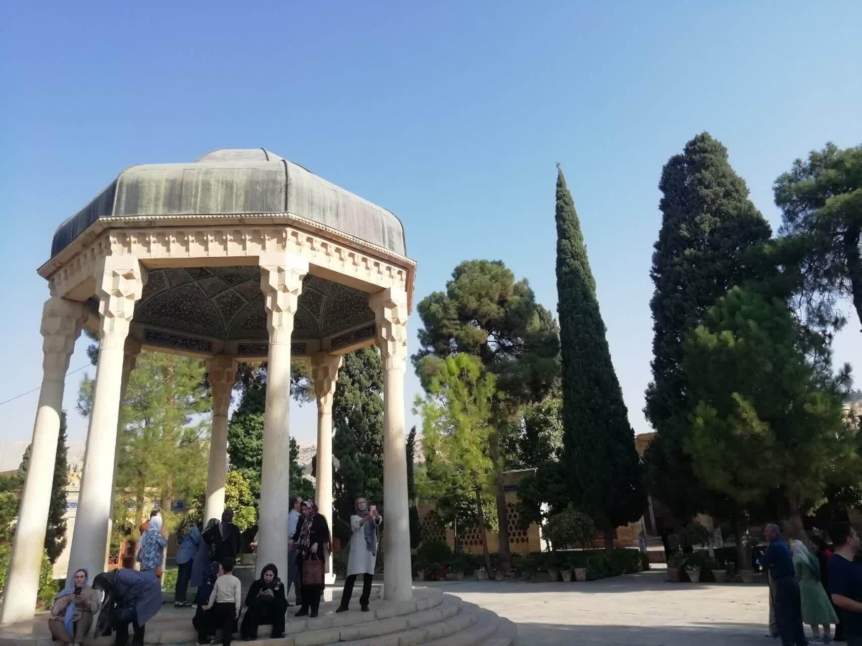 حال و هوای حافظیه شیراز در روز بزرگداشت