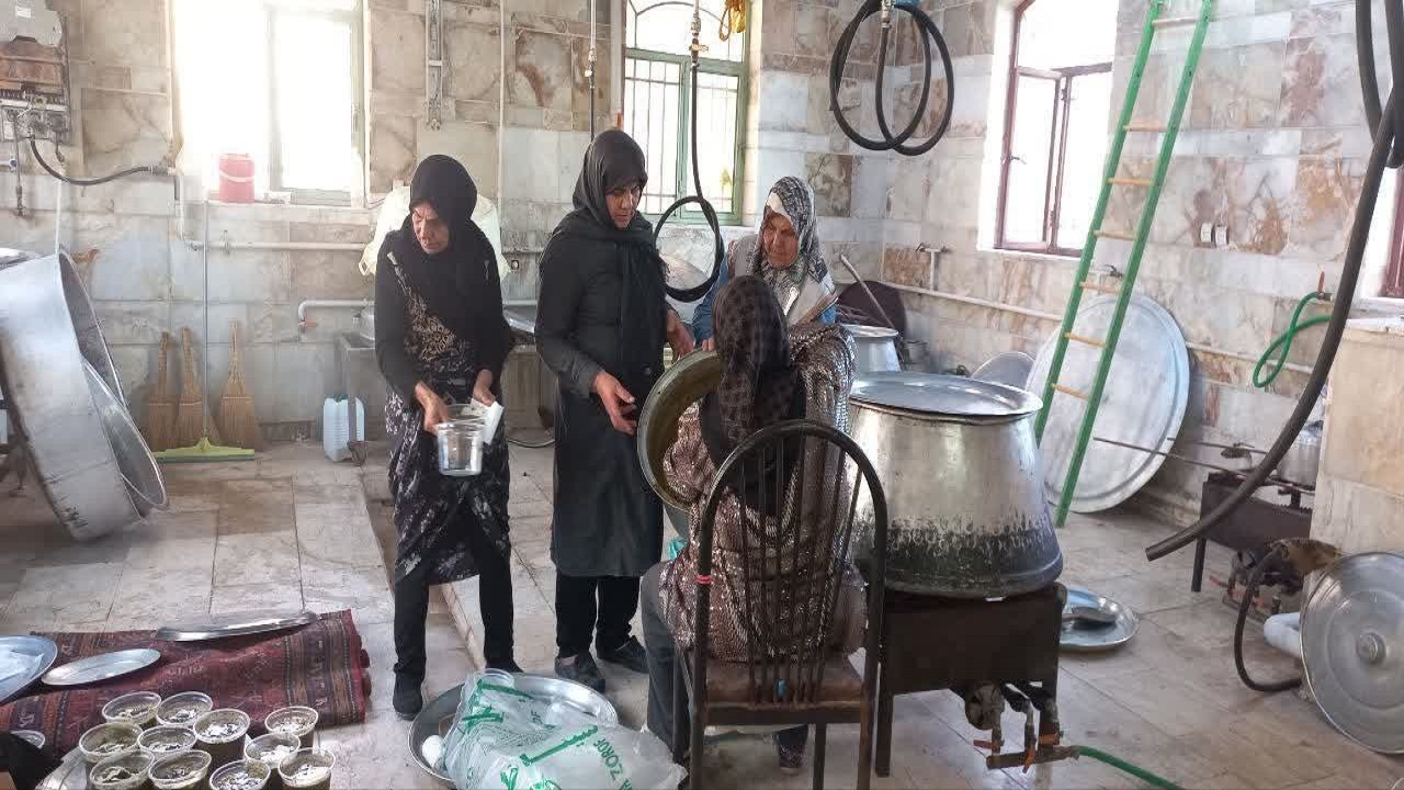 آیین توزیع آش باران در موجان خلجستان برگزار شد