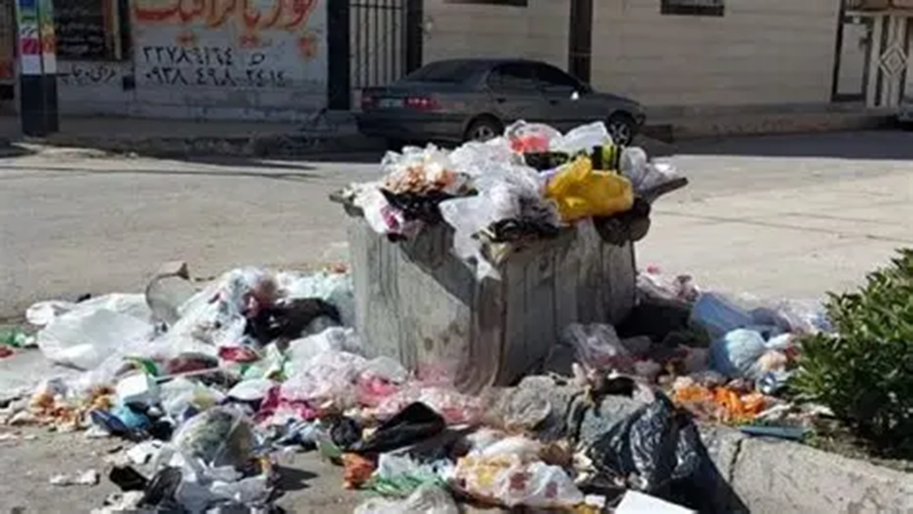 انباشت زباله در برخی معابر ساری صدای اهالی را درآورد
