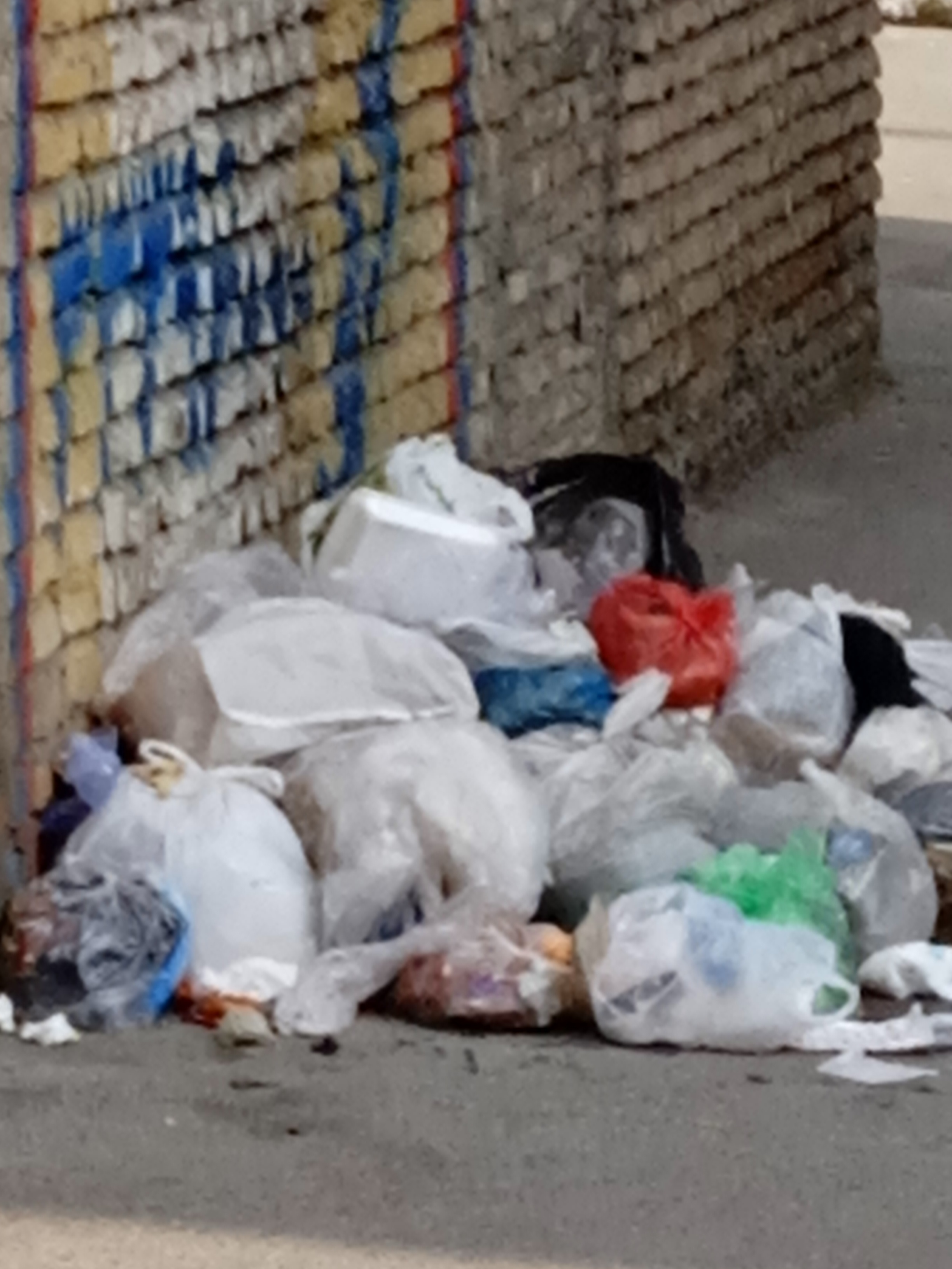 انباشت زباله در برخی معابر ساری صدای اهالی را درآورد انباشت زباله در برخی معابر ساری صدای اهالی را درآورد