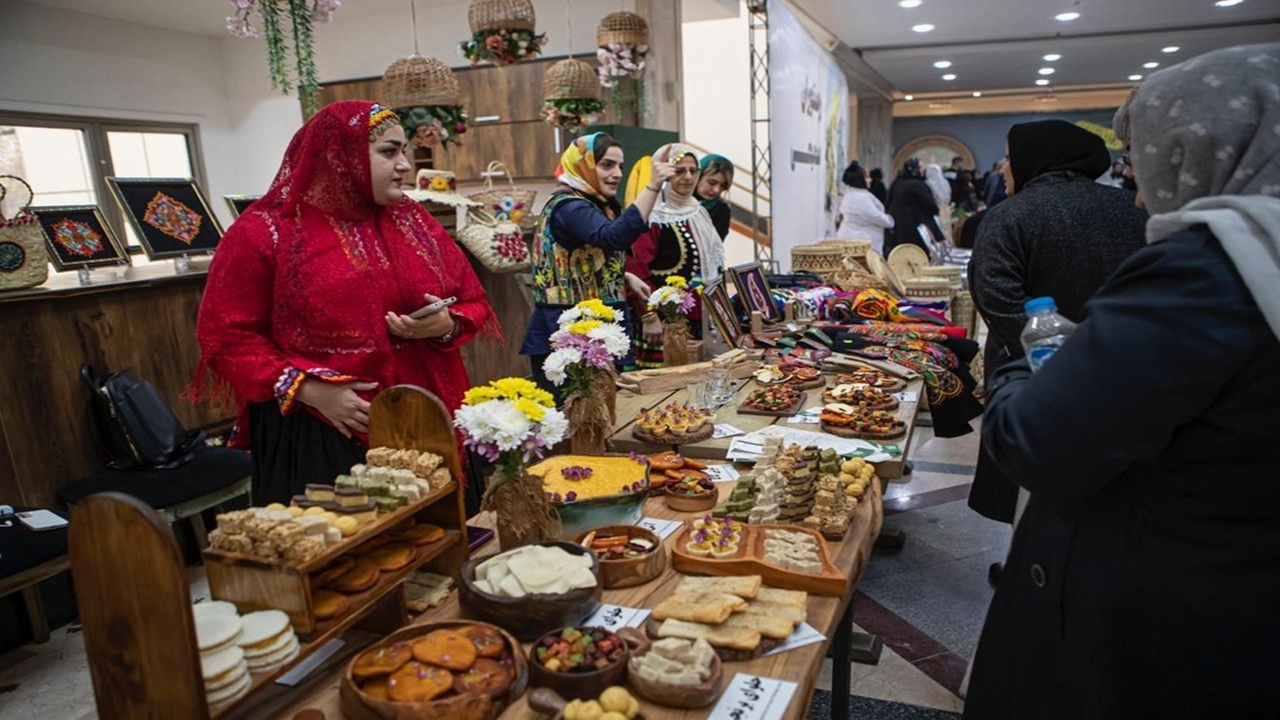 برگزاری نمایشگاه بومی محلی مرنجاب با رویکرد اقتصاد مقاومتی در آران و بیدگل