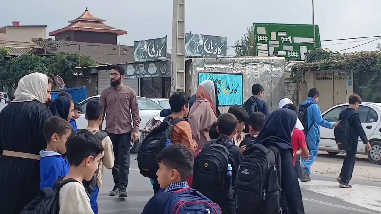 نگرانی والدین از کمبود امکانات ایمنی مقابل برخی از مدارس روستای سلطان محمد طاهر بابل + فیلم