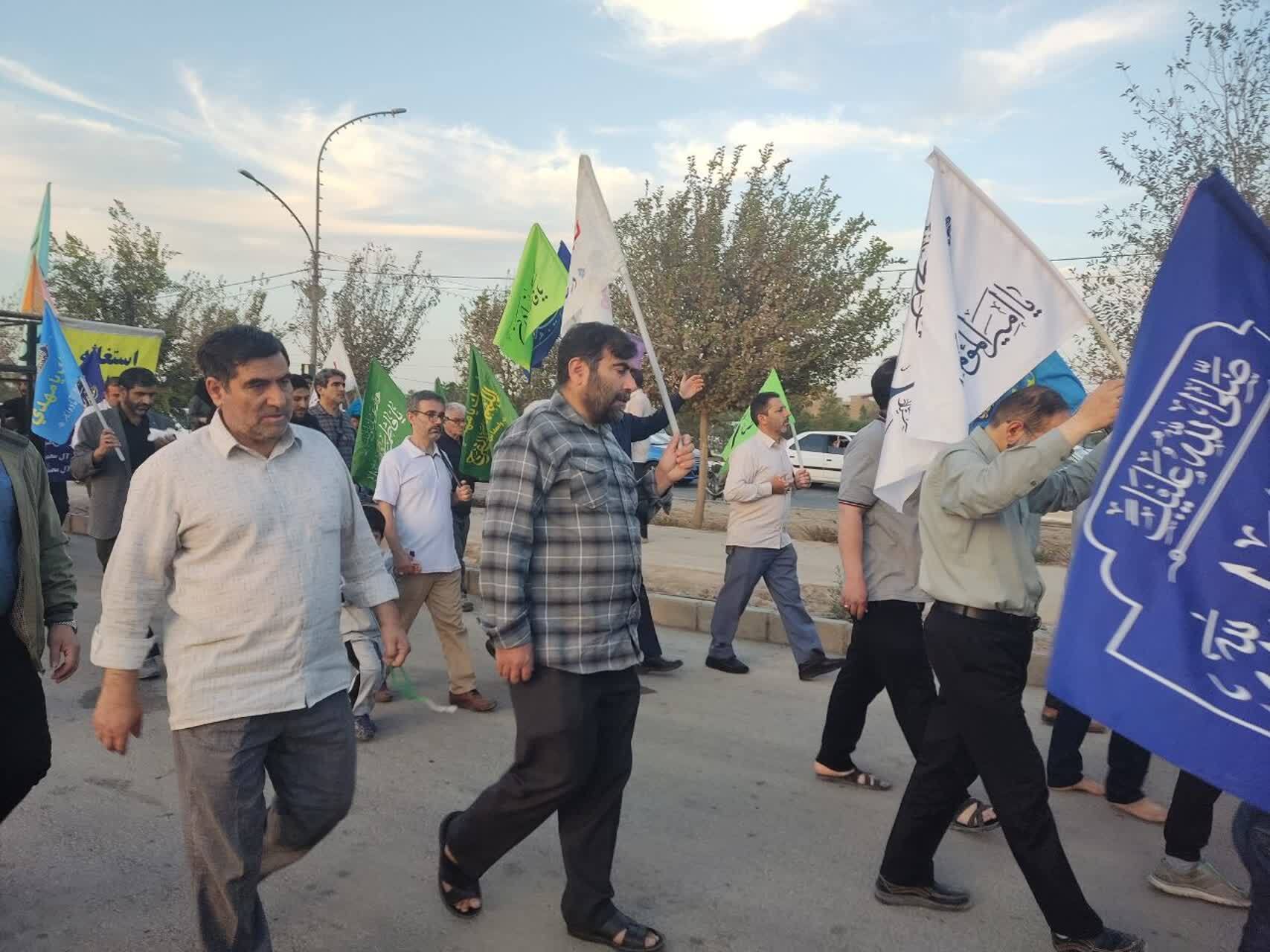 حال و هوای زائران در سه شنبه شبهای مسجد مقدس جمکران حال و هوای زائران در سه شنبه شبهای مسجد مقدس جمکران