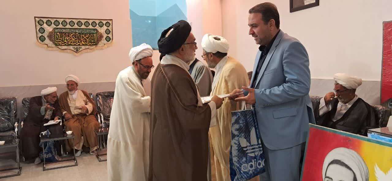 مراسم تجلیل از روحانیون رزمنده هشت سال دفاع مقدس مراسم تجلیل از روحانیون رزمنده هشت سال دفاع مقدس