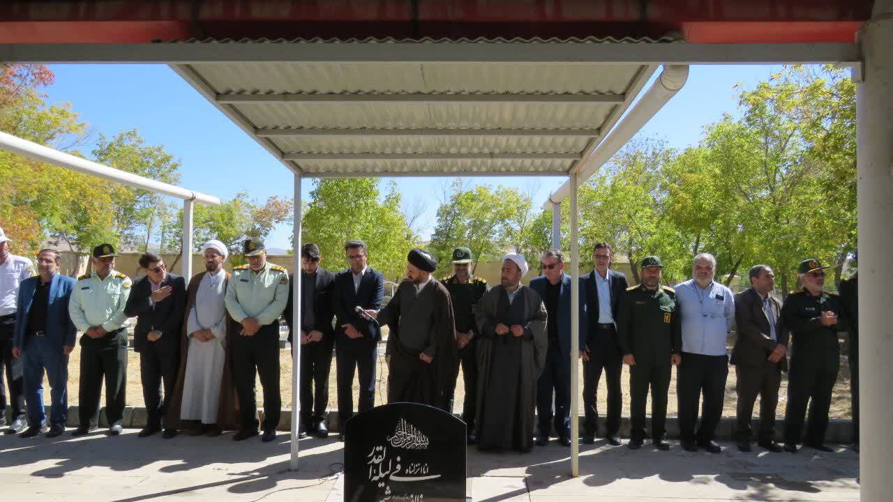 برگزاری آئین میهمانی لاله&zwnj;ها و عطرافشانی گلزار شهدای هریس در هفته دفاع مقدس