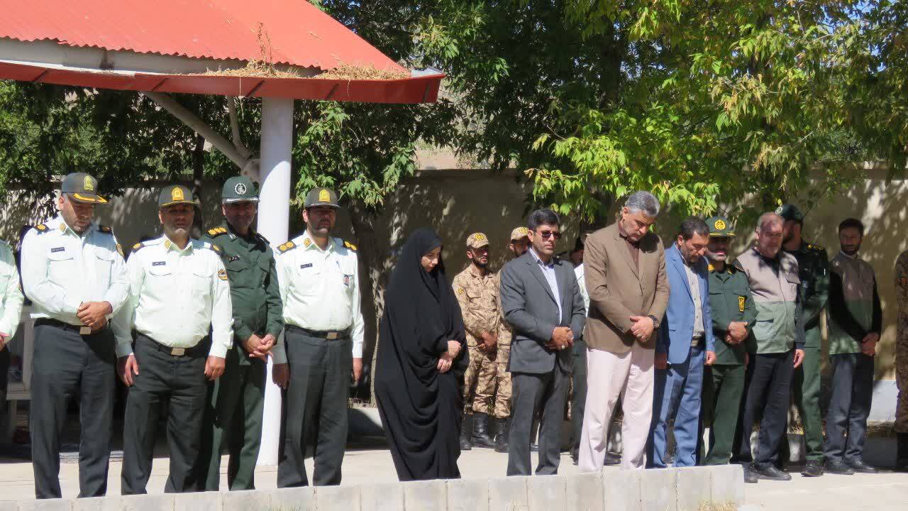 برگزاری آئین میهمانی لاله&zwnj;ها و عطرافشانی گلزار شهدای هریس در هفته دفاع مقدس