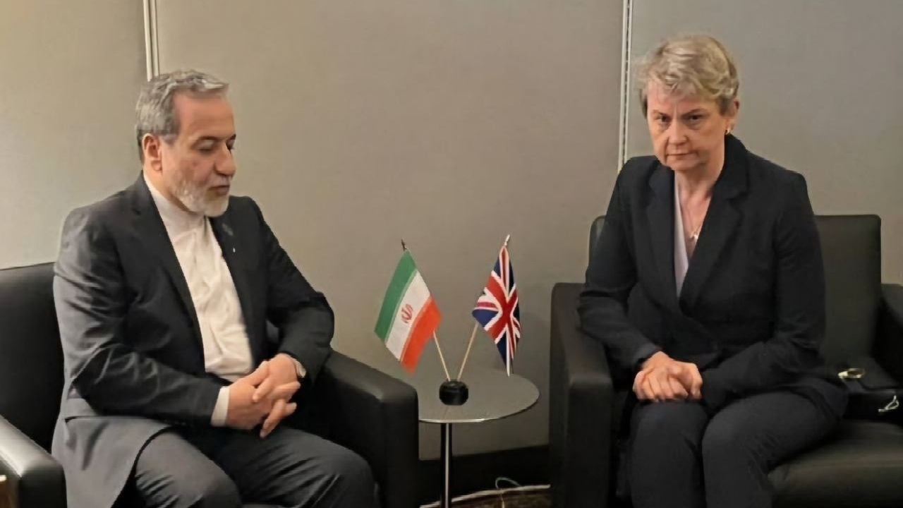 عراقچی: حمله نظامی هم نمی‌تواند ملت ایران را از مسیر خود منصرف کند