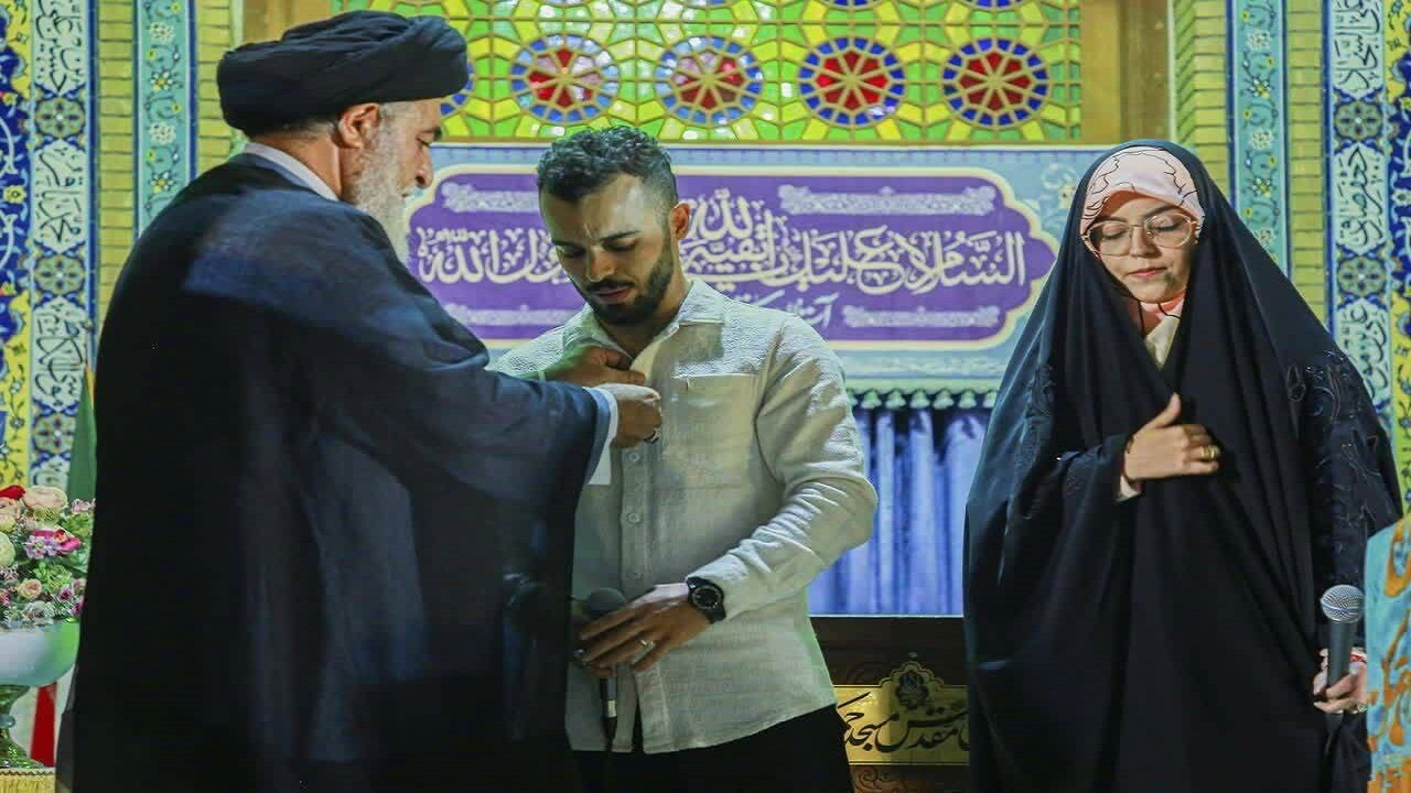 لباس خادمی امام زمان بر تن مرد سال فوتسال آسیا