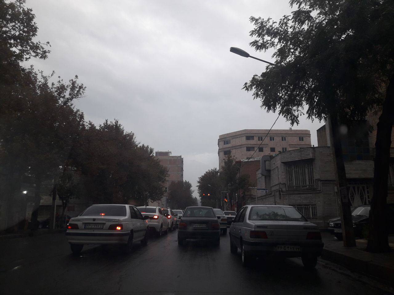 گشت و گذاری در هوای بارانی پاییز ارومیه در قاب تصاویر