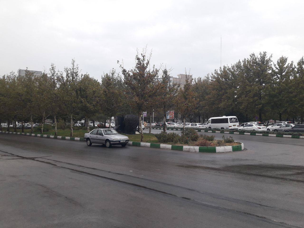 گشت و گذاری در هوای بارانی پاییز ارومیه در قاب تصاویر