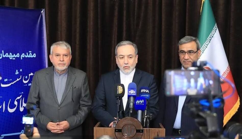 زیاده خواهی آمریکا باعث شد به میز مذاکره باز نگردیم/ همسایگان راه تنفس کشور در شرایط تحریم هستند