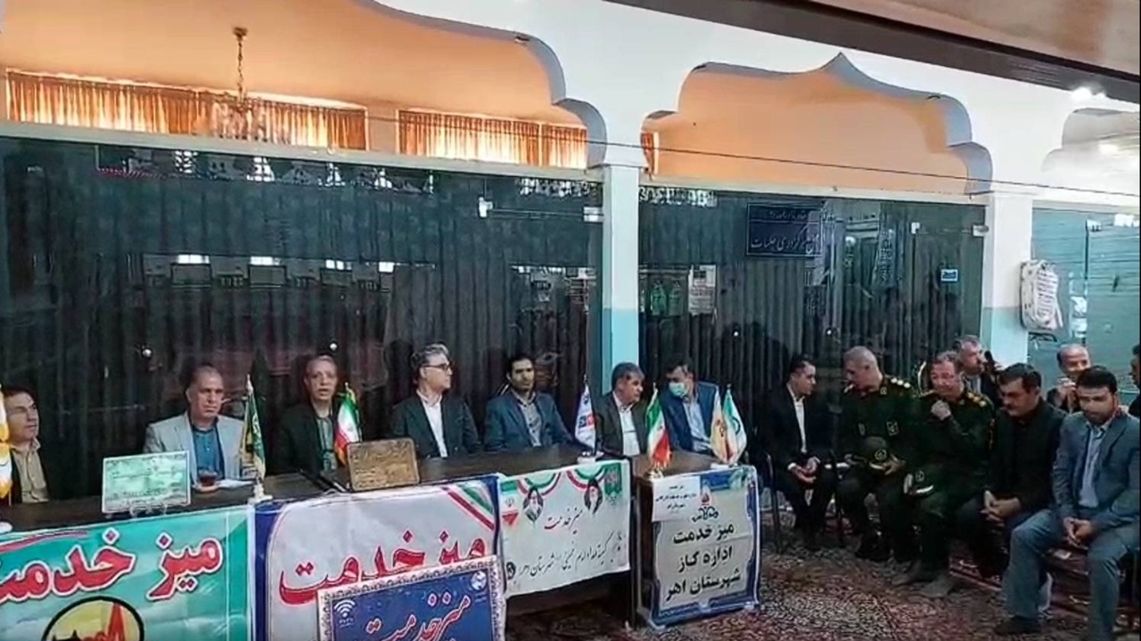 گزارش تصویری از برپایی میز خدمت اهری‌ها در هفته دفاع مقدس