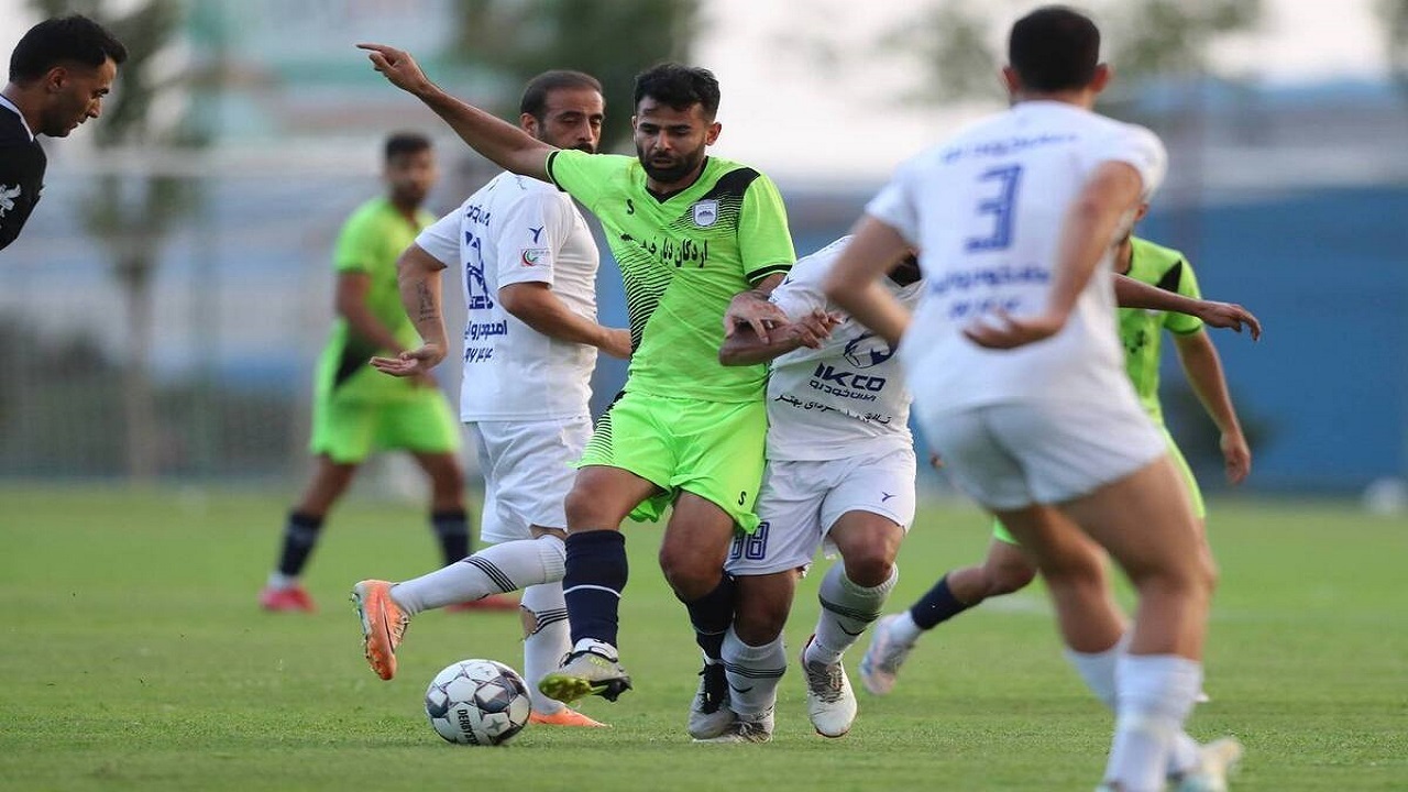 نبرد پیکان و چادر ملو برای رسیدن به صدر جدول