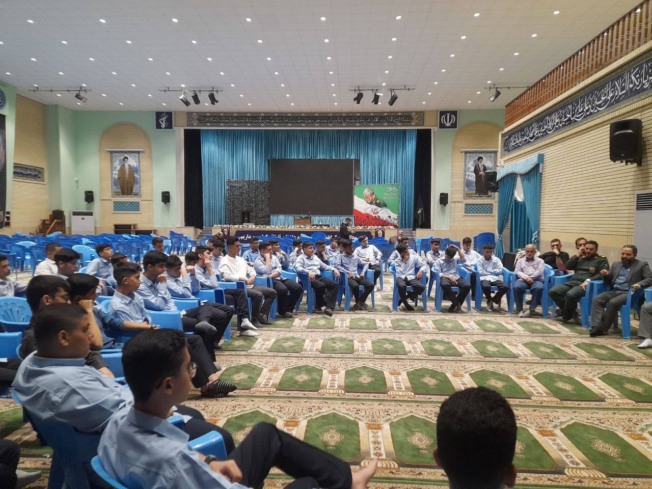 دانش آموزان ایرانشهری مزار گلزار شده را عطرآگین کردند