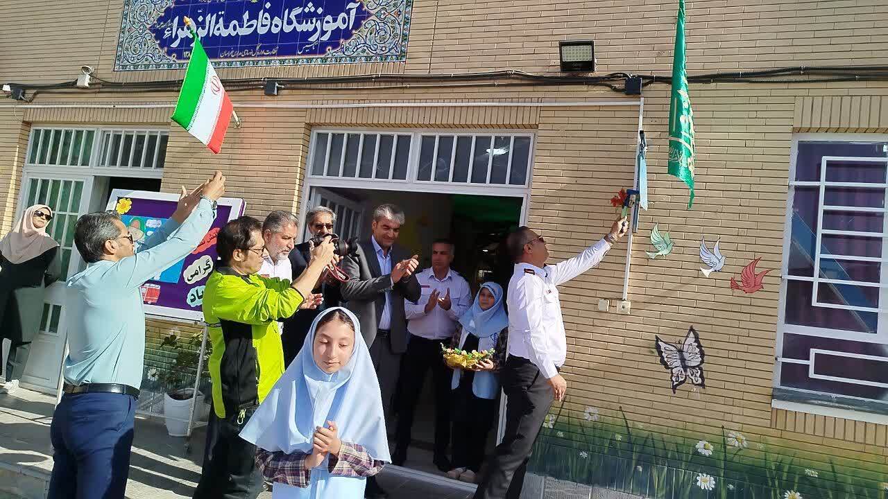 دانش آموزان مدرسه