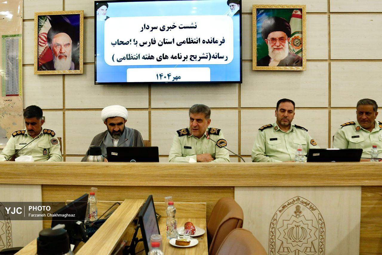 انهدام ۴۳ باند قاچاق منهدم و کشف ۱۰ تن و ۳۰۰ کیلوگرم انواع مواد مخدر در فارس