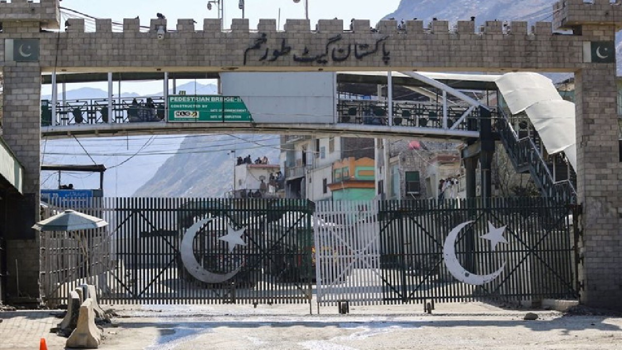 بسته‌شدن گذرگاه تورخم در پی قطع اینترنت افغانستان