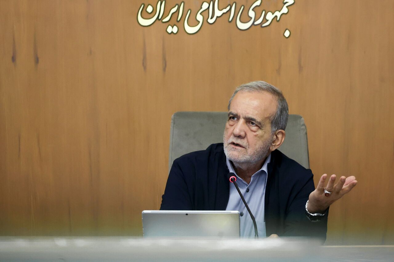 مشکلات کشور با کمک نخبگان قابل حل است/ توسعه باید با نقشه و برنامه باشد