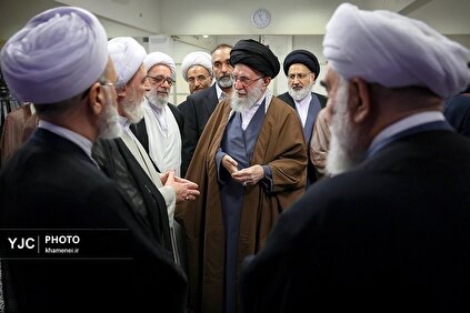 دیدار دست‌اندرکاران کنگره بین‌المللی میرزای نائینی با رهبر معظم انقلاب