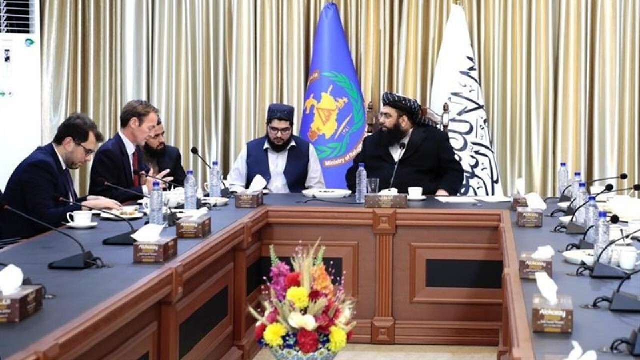 دیدار مقام طالبان با نماینده انگلیس؛ استقبال از آتش‌بس و وعده کمک ۴ میلیون پوندی