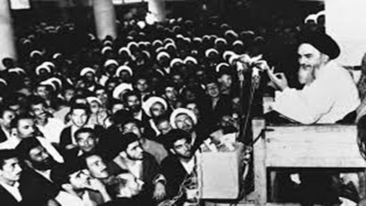 وقتی امام خمینی (ره) درباره سند بردگی ایران به دست پهلوی افشاگری کرد + فیلم