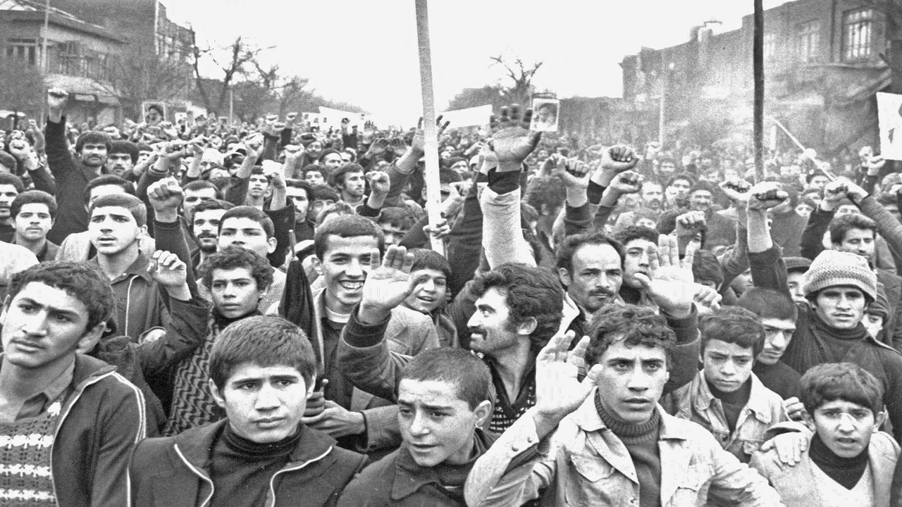 ۱۳ آبان؛ روز فریاد استقلال و بیداری دانش‌آموزان