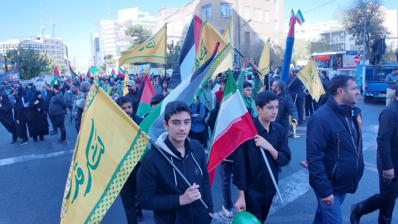 تصاویری از حضور باشکوه پایتخت نشینان در یوم الله ۱۳ آبان