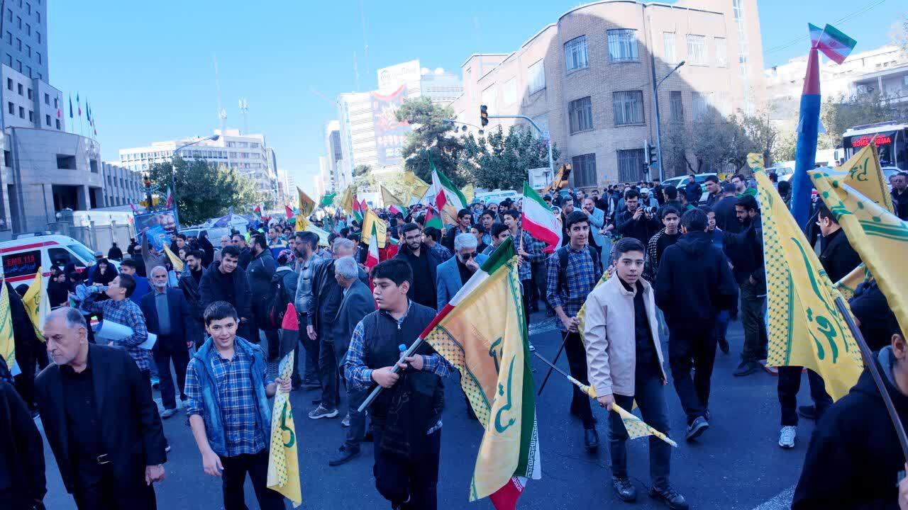 تصاویری از حضور باشکوه پایتخت نشینان در یوم الله ۱۳ آبان