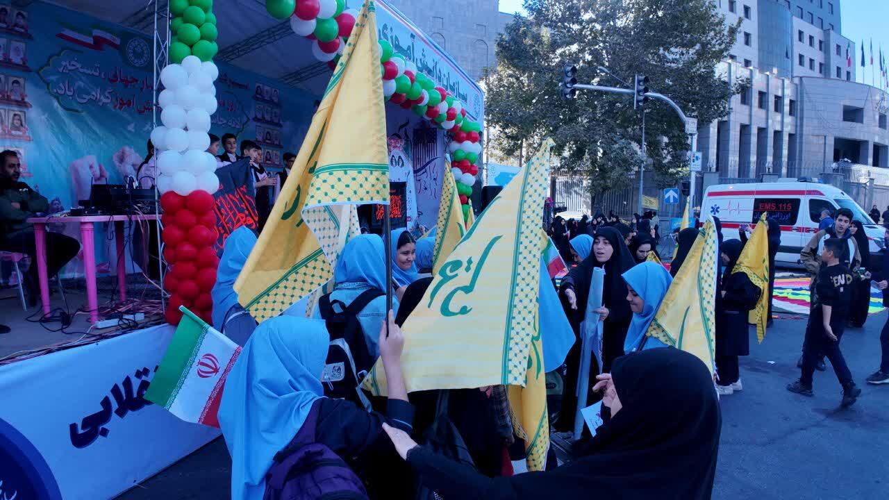 تصاویری از حضور باشکوه پایتخت نشینان در یوم الله ۱۳ آبان