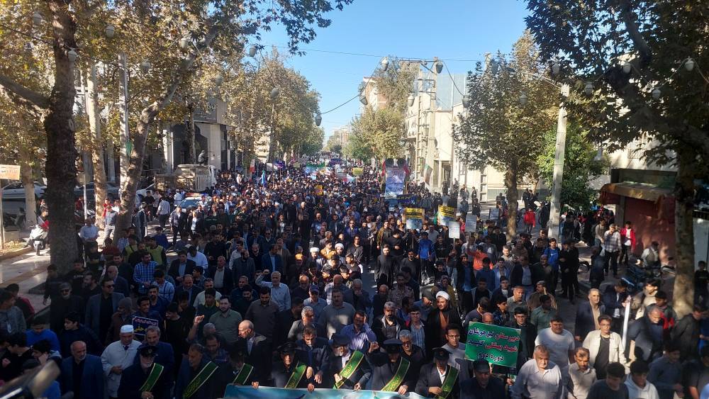 راهپیمایی یوم&zwnj;الله ۱۳ آبان با حضور پرشور مردم و دانش&zwnj;آموزان در گلستان برگزار شد