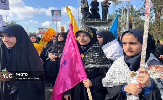 طنین استکبار ستیزی مردم گیلان در راهپیمایی ۱۳ آبان+ تصاویر طنین استکبار ستیزی مردم گیلان در راهپیمایی ۱۳ آبان+ تصاویر