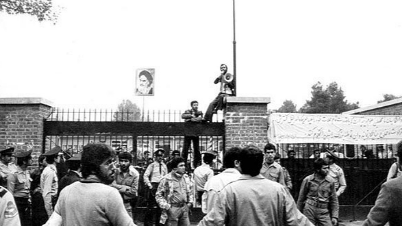 دلیلی که باعث شد دانشجویان برای تسخیر لانه جاسوسی اقدام کنند + فیلم