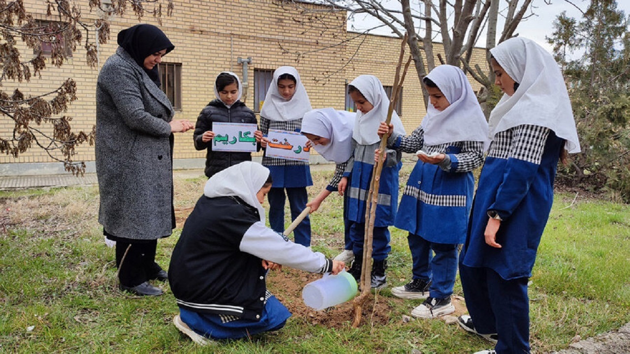 پویش درختکاری مقاومت و اقتدار در مدارس اردبیل برگزار شد