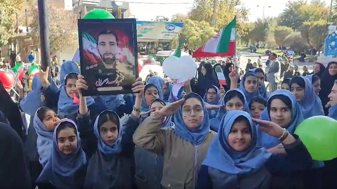 نمایی از گرامیداشت یوم الله ۱۳ آبان و احترام به شهید محمد سهرابی در نهاوند