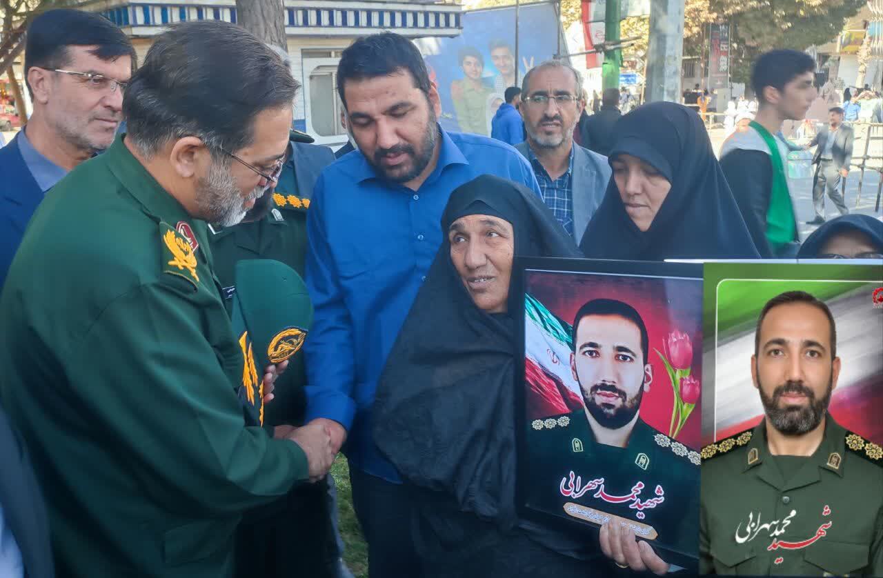 نمایی از گرامیداشت یوم الله ۱۳ آبان و احترام به شهید محمد سهرابی در نهاوند + عکس و فیلم