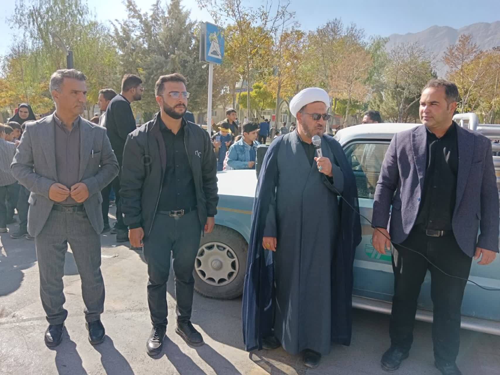 فریاد استکبارستیزی مردم بخش عسگران شهرستان تیران و کرون در راهپیمایی ۱۳ آبان + عکس