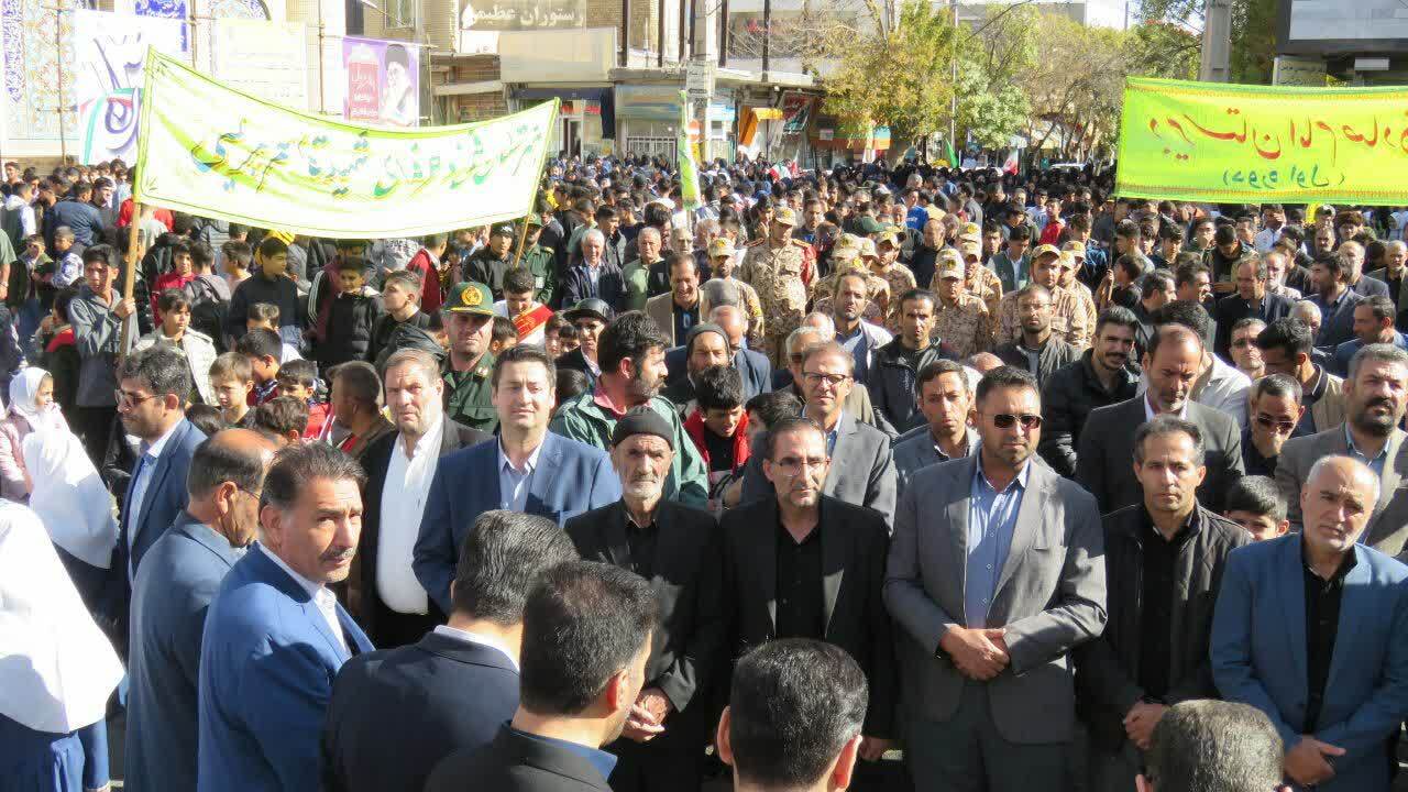 گزارش تصویری از  راهپیمایی یوم الله۱۳ آبان در شهرستان هریس