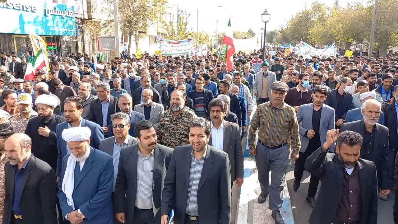 جلوه&zwnj;ای ازشکوه وغیرت حضور مردم شهرستان مرزی وتلفیقی صالح&zwnj;آباد در راهپیمایی ۱۳ آبان + عکس