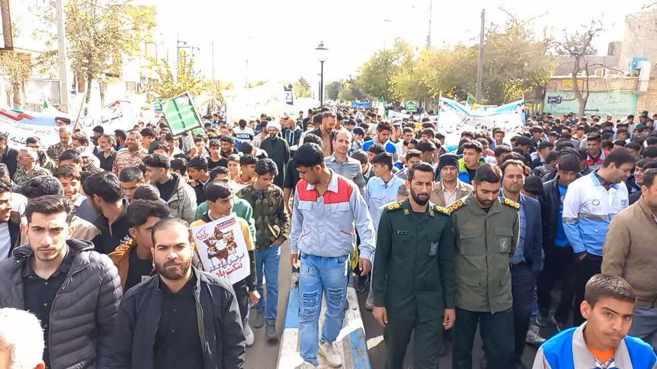 جلوه&zwnj;ای ازشکوه وغیرت حضور مردم شهرستان مرزی وتلفیقی صالح&zwnj;آباد در راهپیمایی ۱۳ آبان + عکس